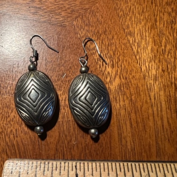 Silver tone earrings from Africa - Picture 2 of 3